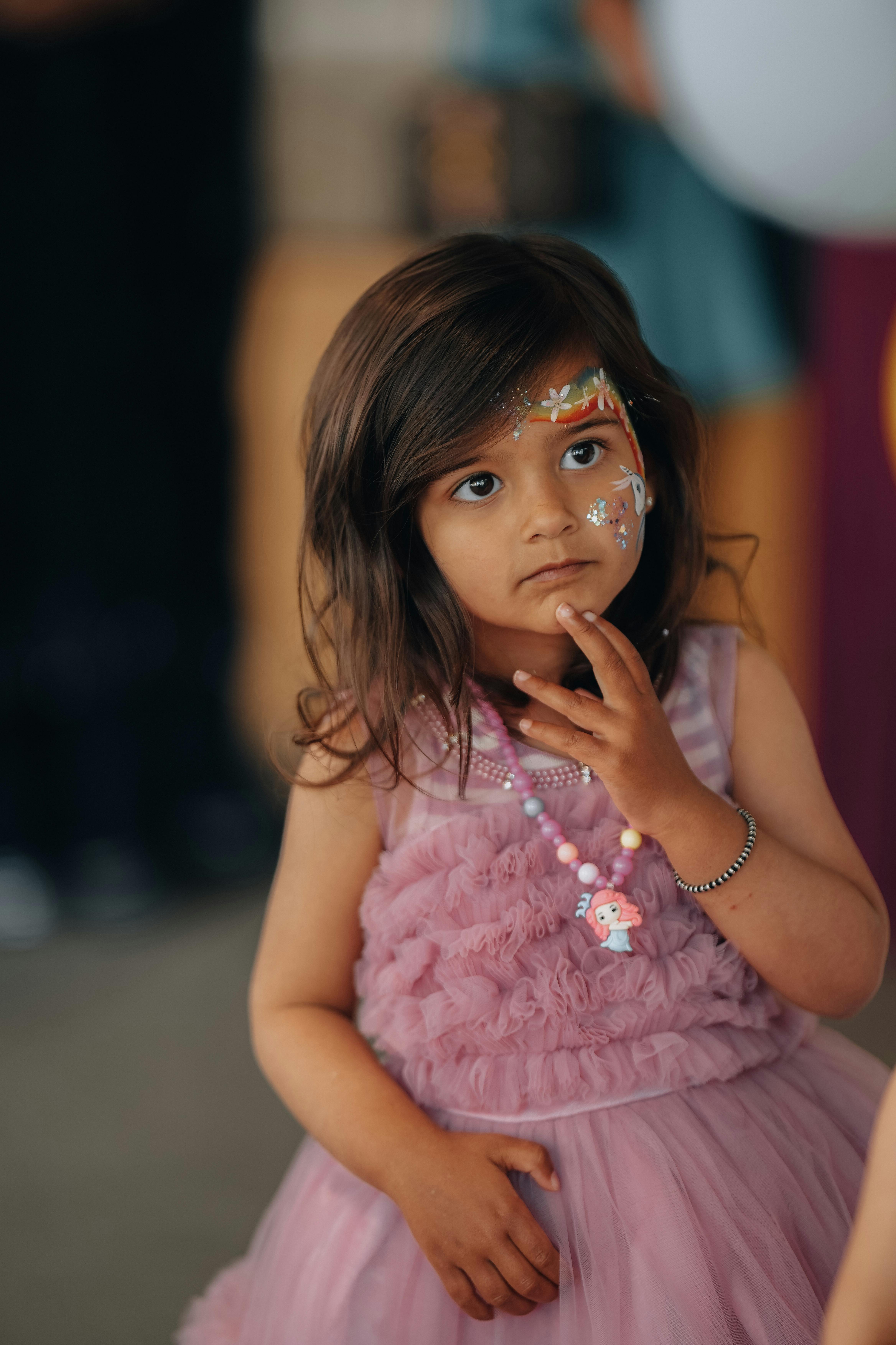 蜜桃923在干唇状态下的显色服帖对比示意图片